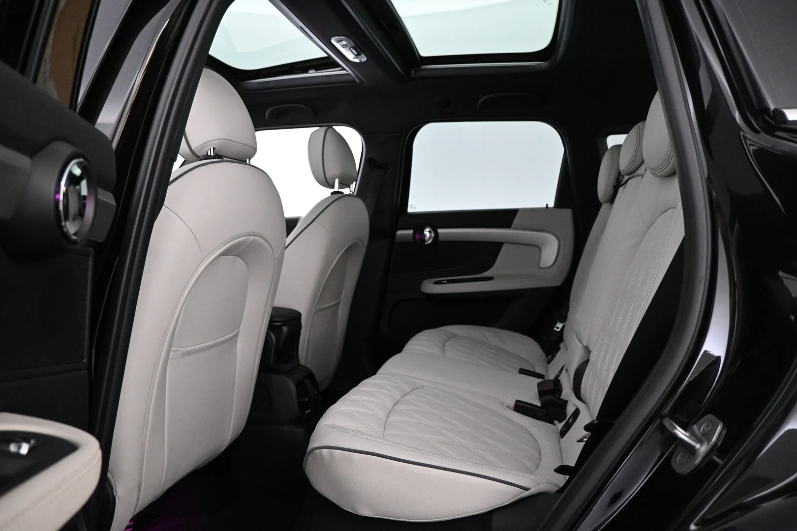 Car Image - 1FiEdqKWY70lTnM3KeRi84