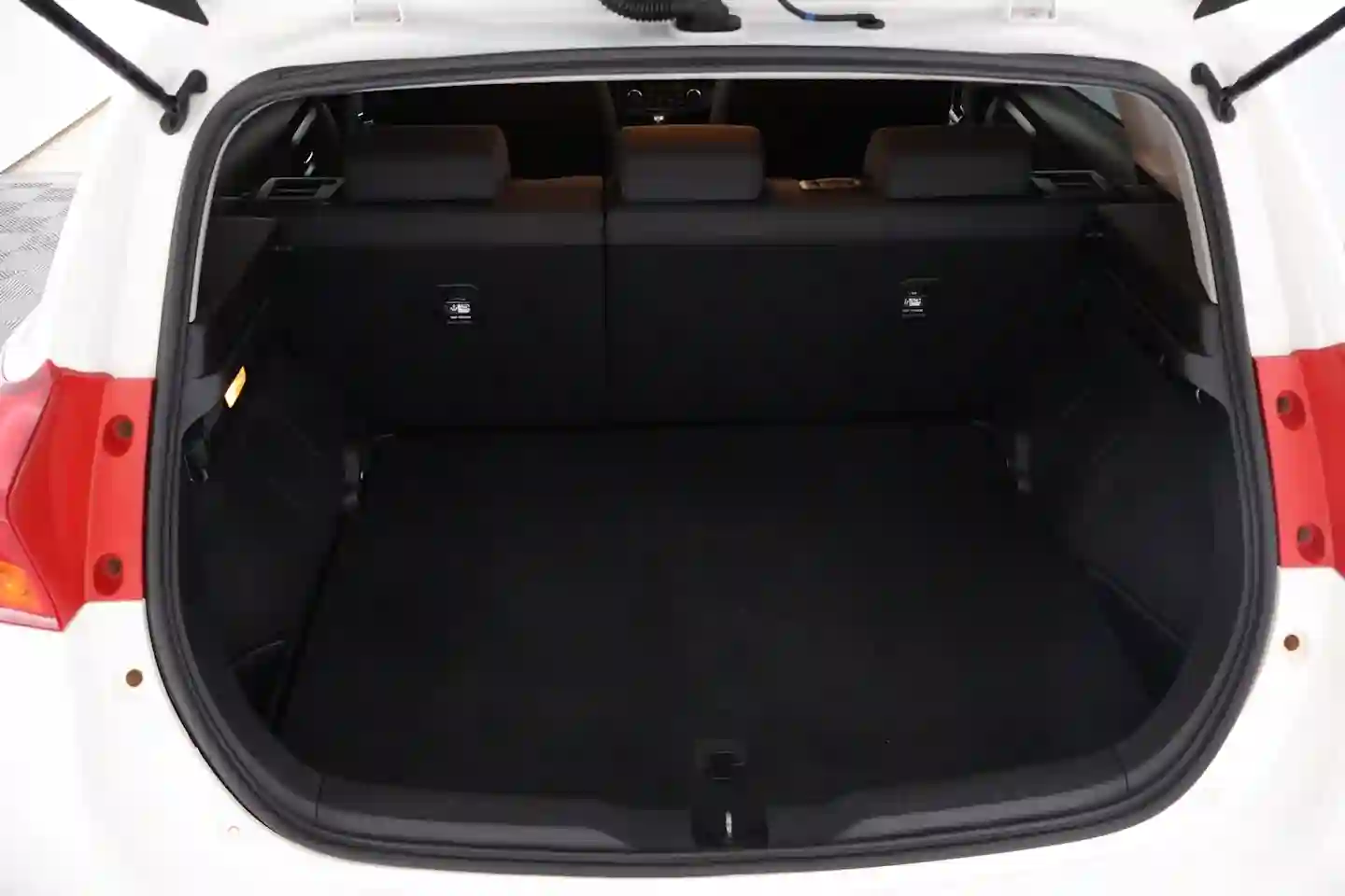 Car Image - 2pzL3Fp15PlvBHNJrLXWDV