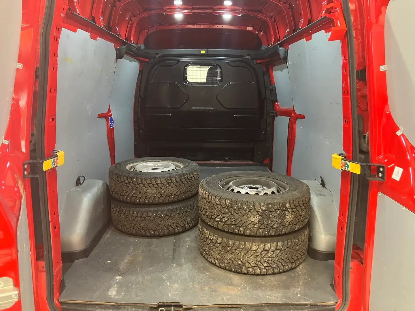 Car Image - 1TEWVPTZGA9QLWOJOqLYeA