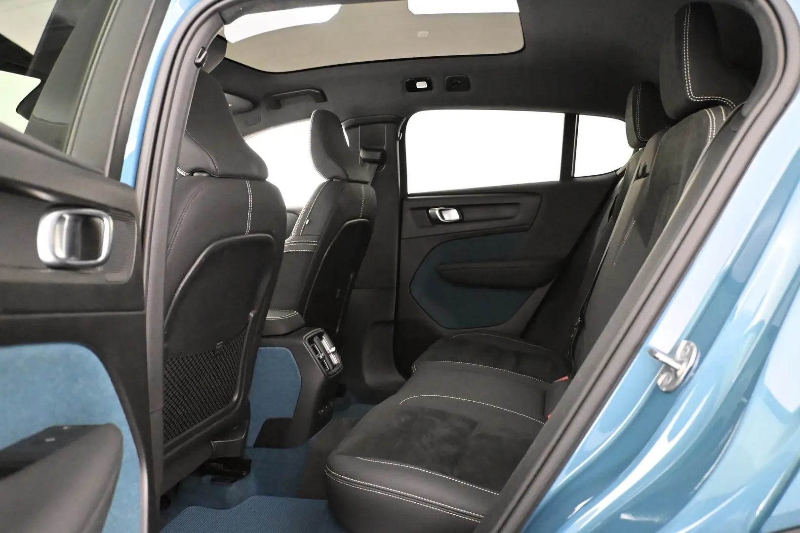 Car Image - 7DTzO37fzch0JrgK4MvxDi