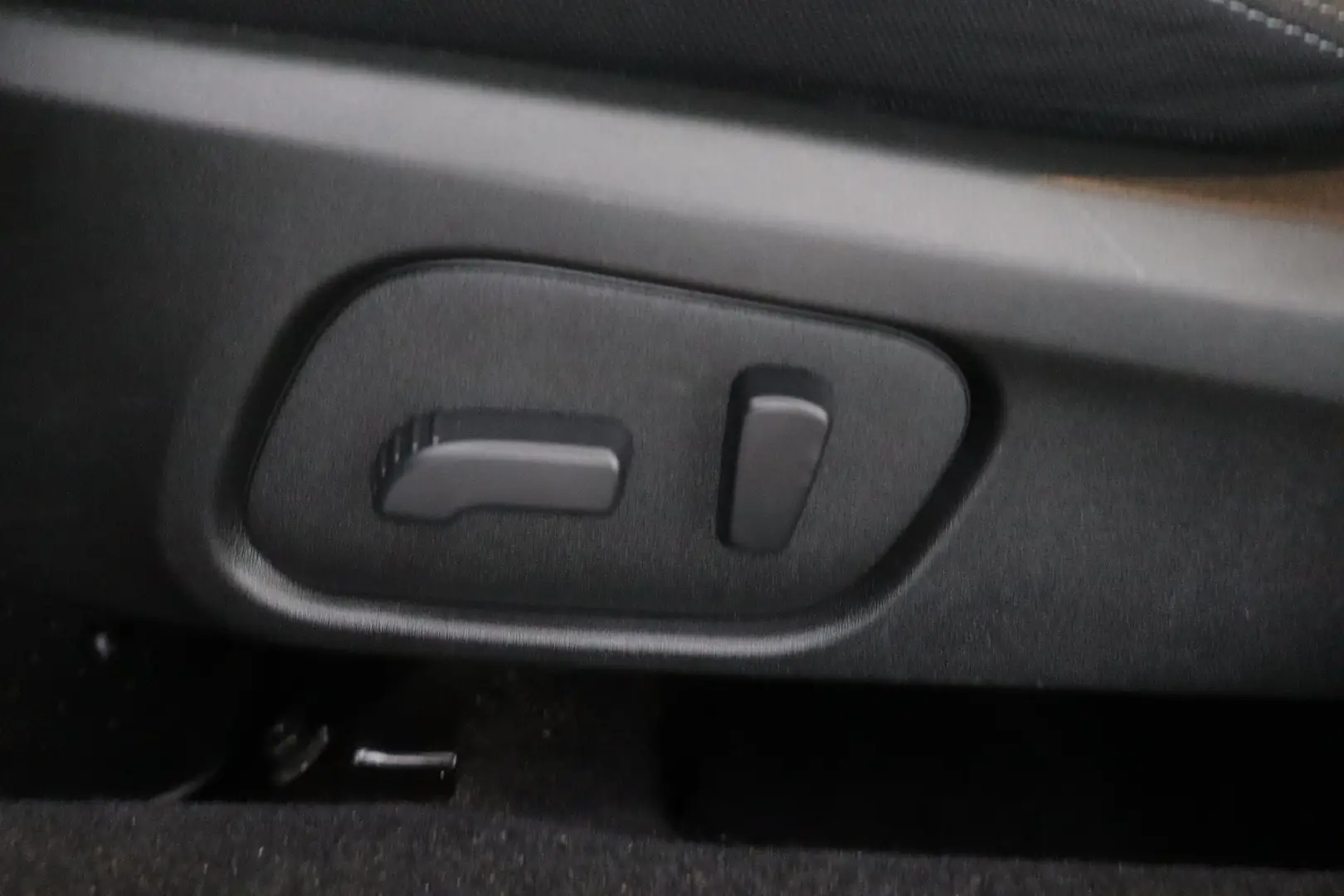 Car Image - lgxYfdDB1fVkjAHHxAgi1