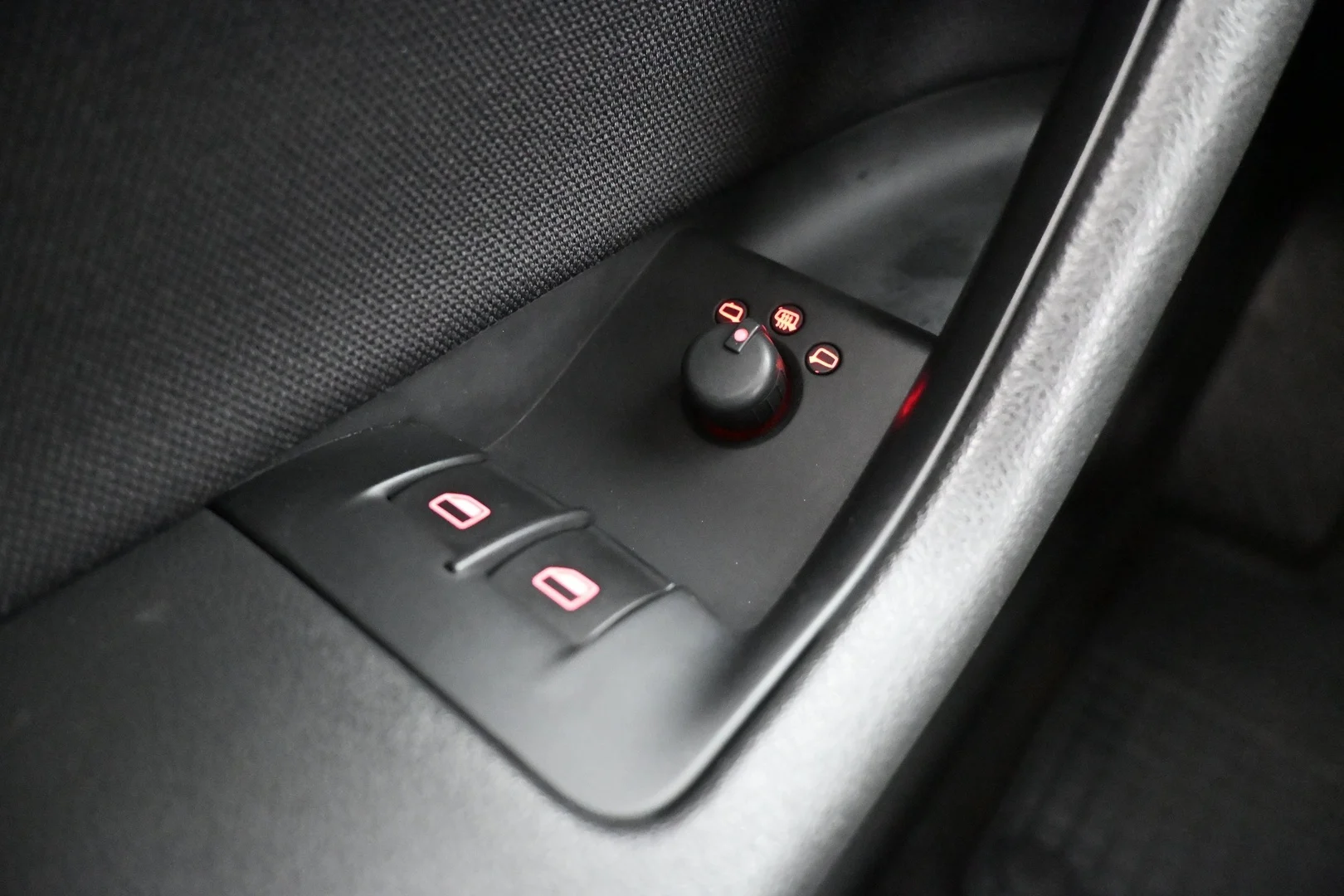 Car Image - 77i0YOQxEd3REugvMcAYaY