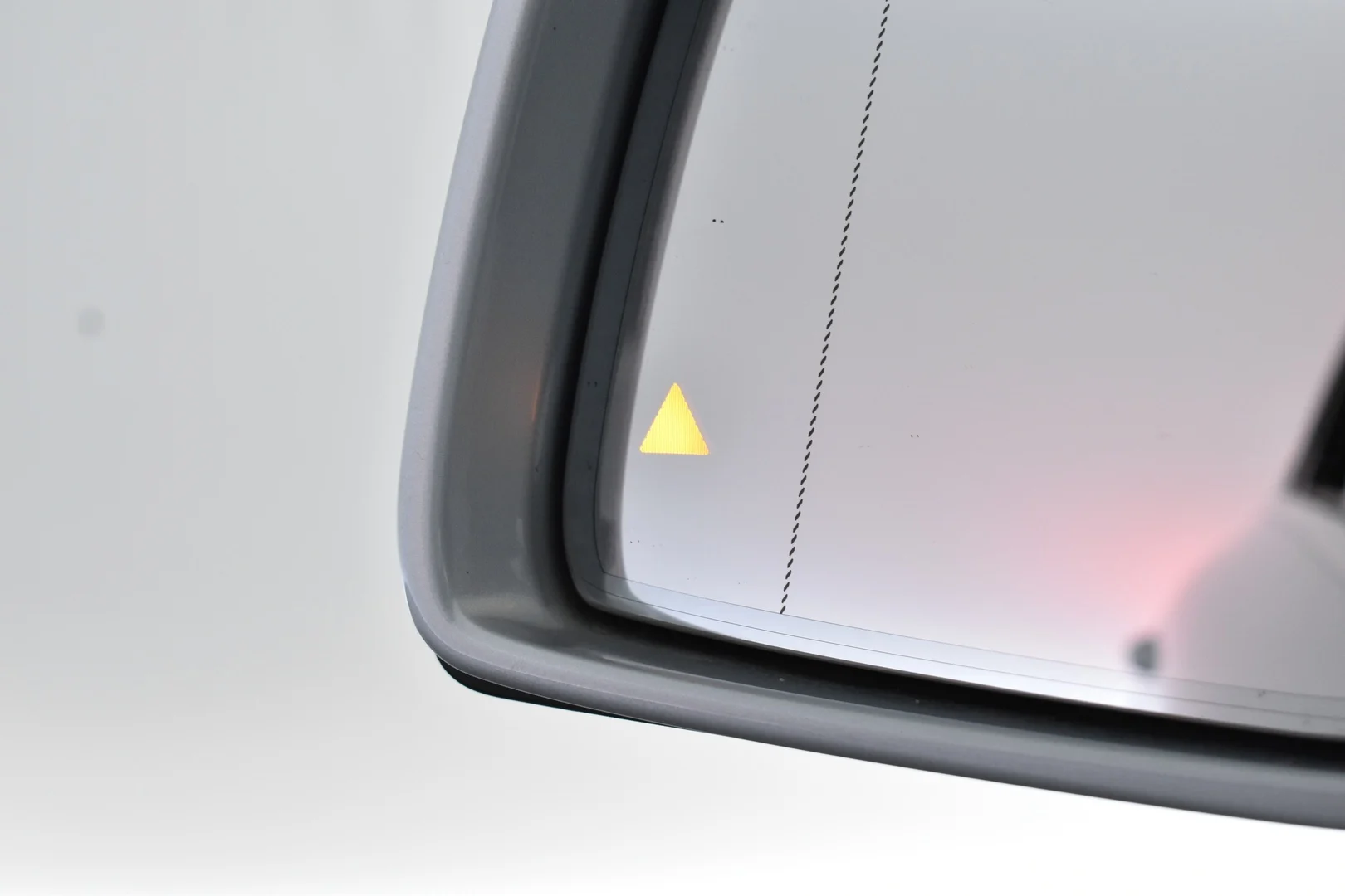 Car Image - 12MWFlTZGWg6YFd8E25s2m