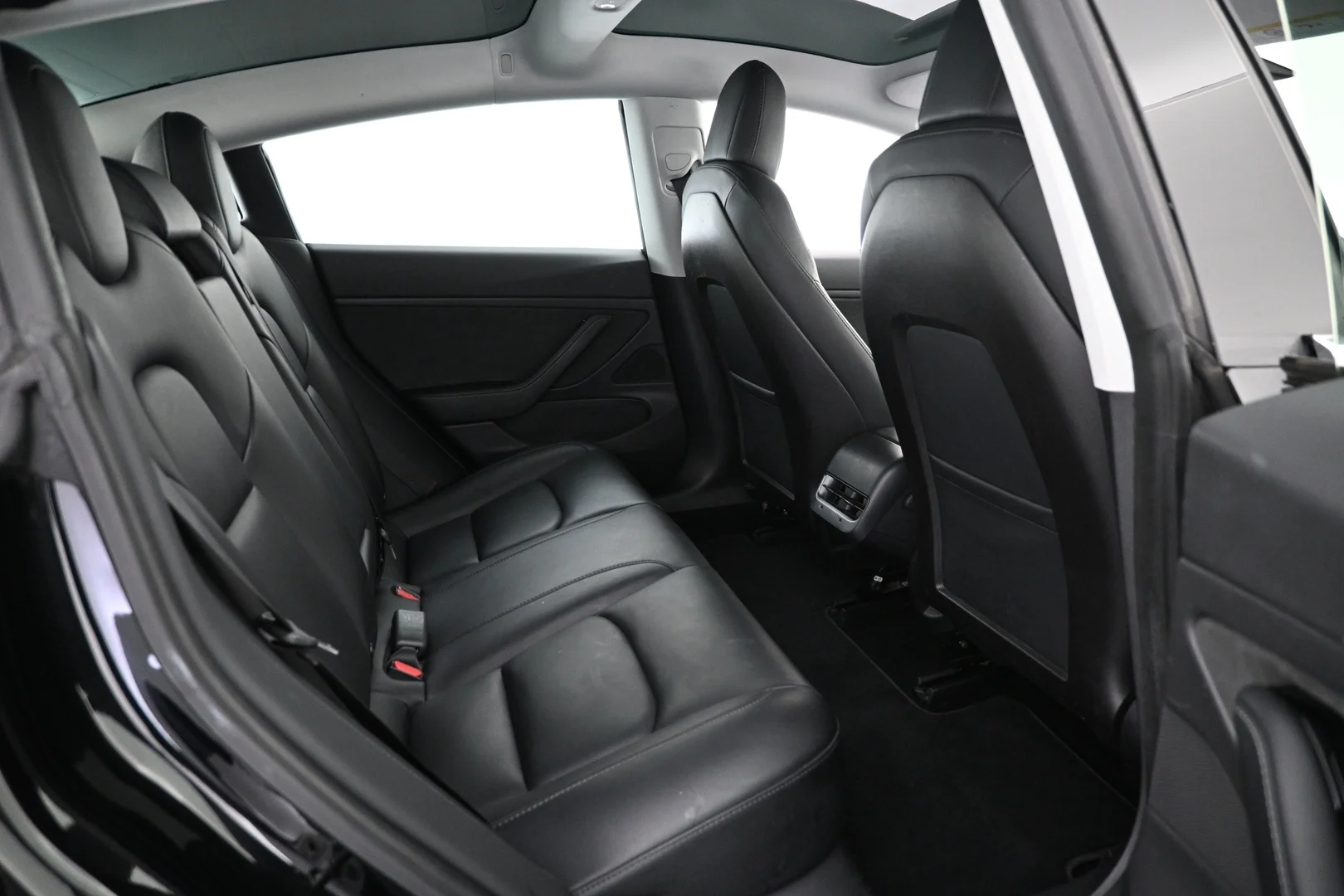 Car Image - 4xH3UEEFbiyShmF2sI12MD