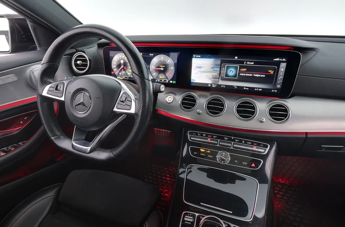 Car Image - 2F7RcurpM45RCFkMB1XRli