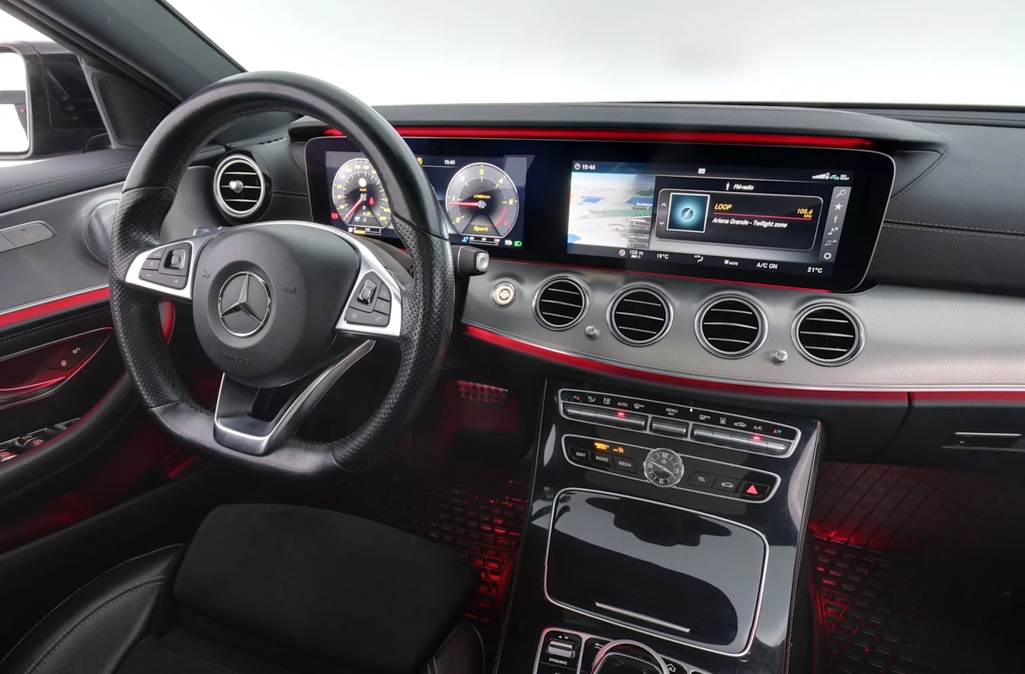 Car Image - 2F7RcurpM45RCFkMB1XRli