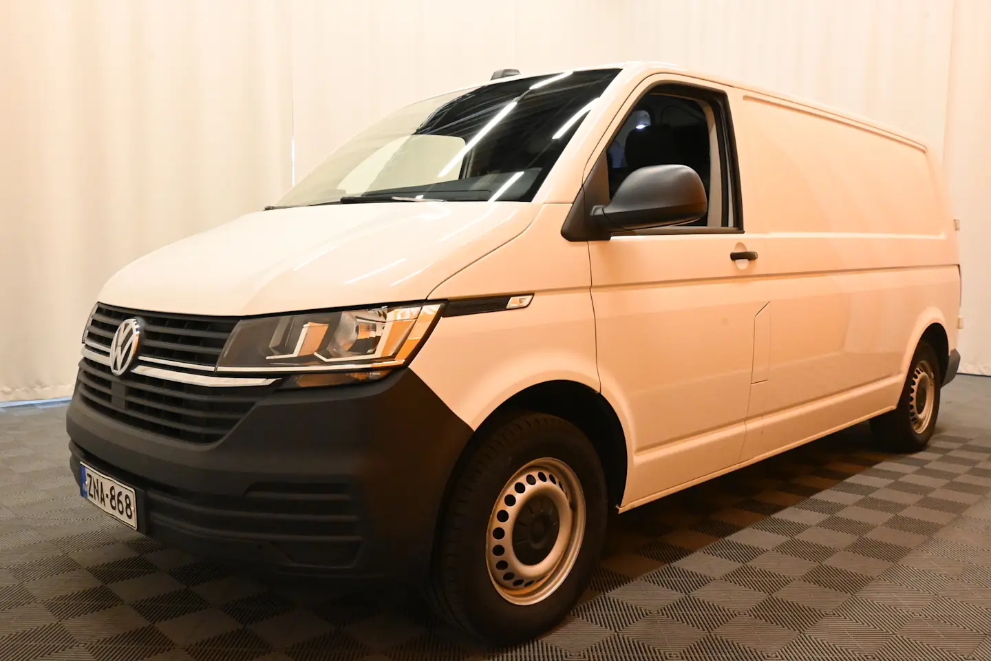 Car Image - ZyW2oKsnThRb8ZLBKBFoB