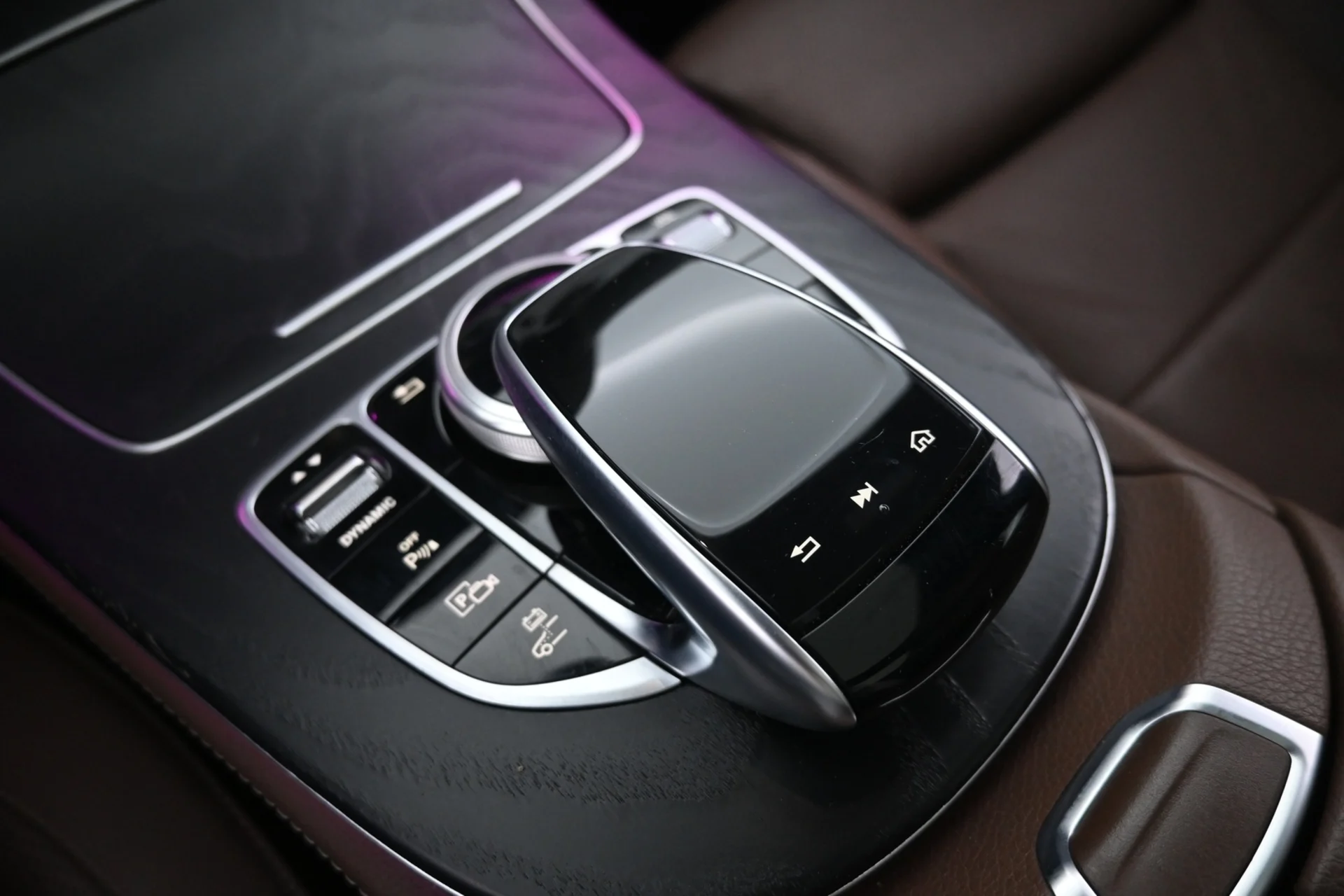 Car Image - 2VzzWZdHbzavbnHHZelRxO