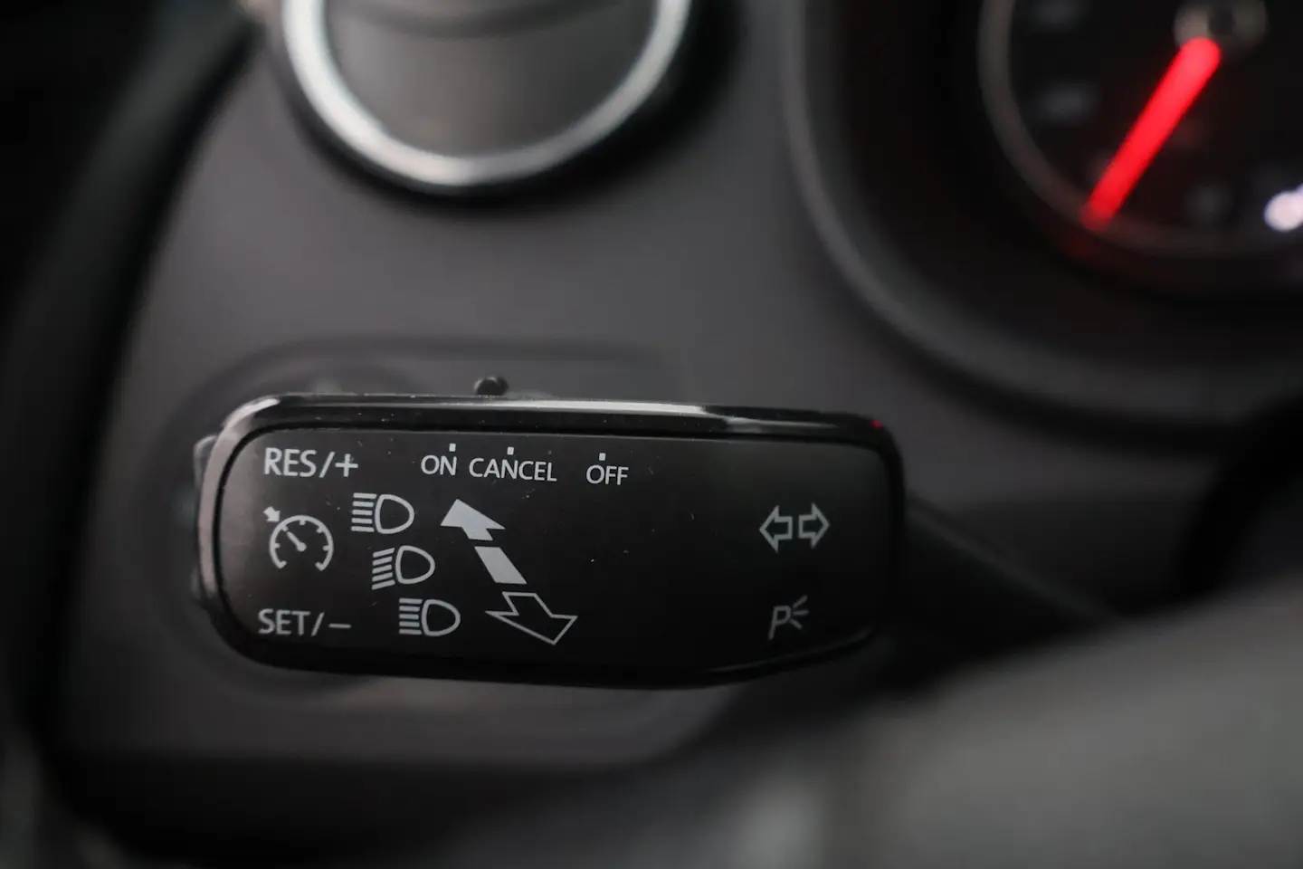 Car Image - 1ktIelNyVWMCu3HUivpKuX