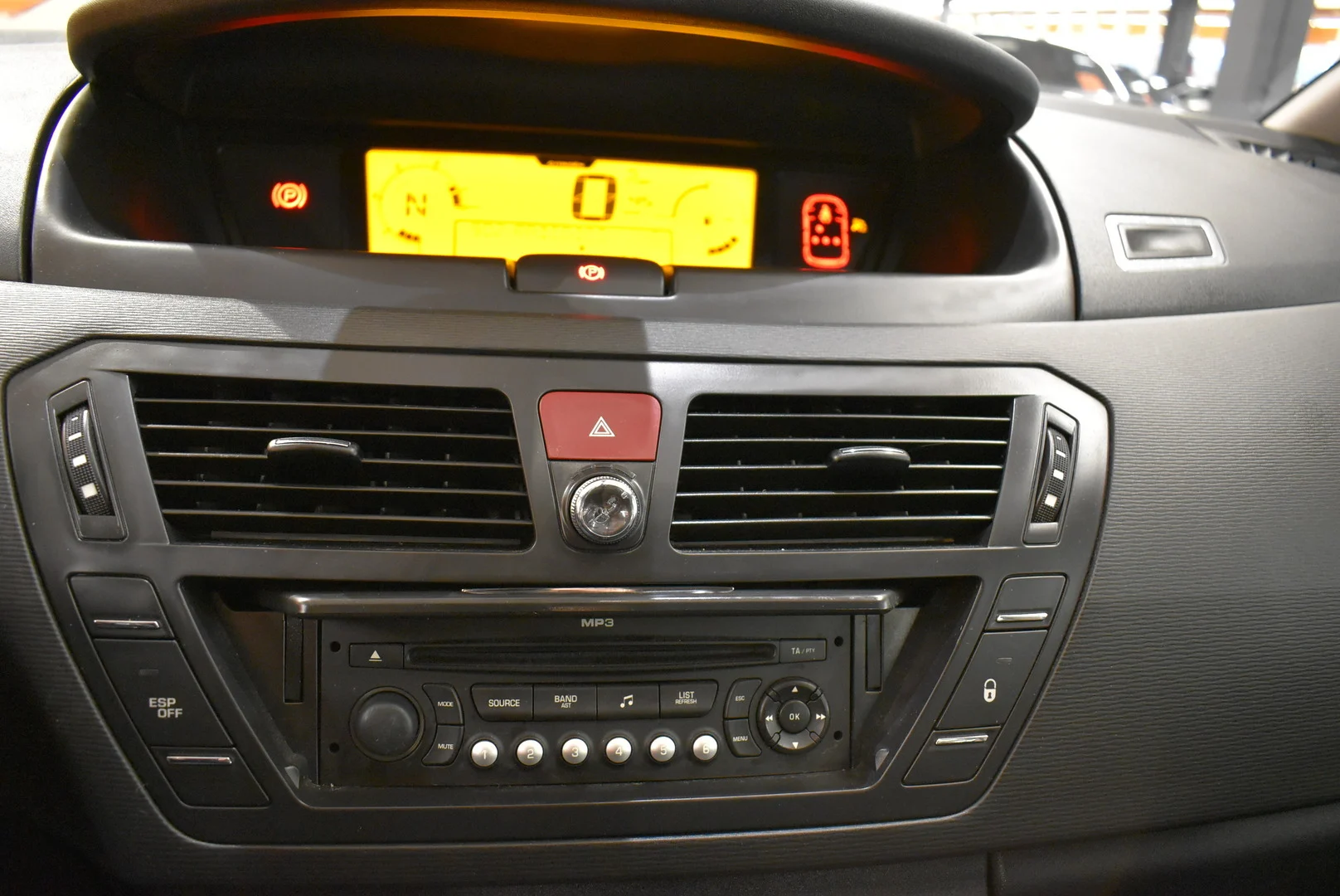 Car Image - 5J26SwNNkgvAGNxYnQyfBZ
