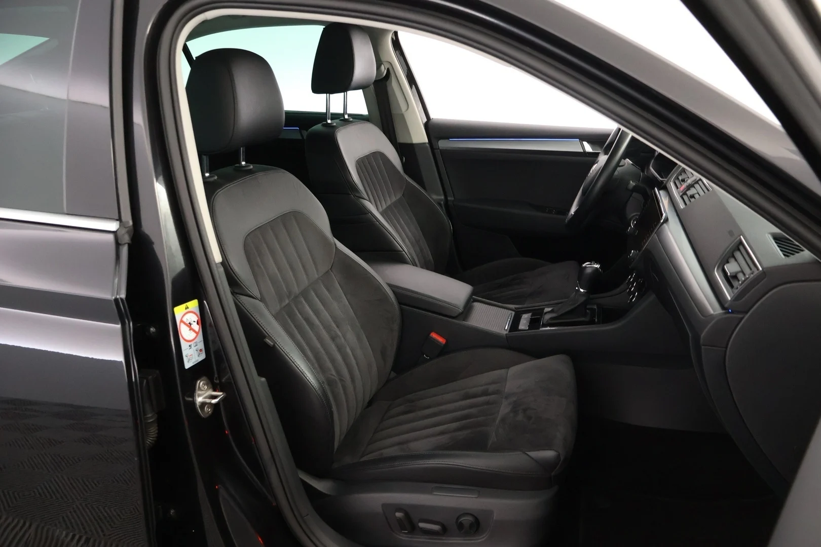 Car Image - 5WDY7csIN0l5btv77q1rXF