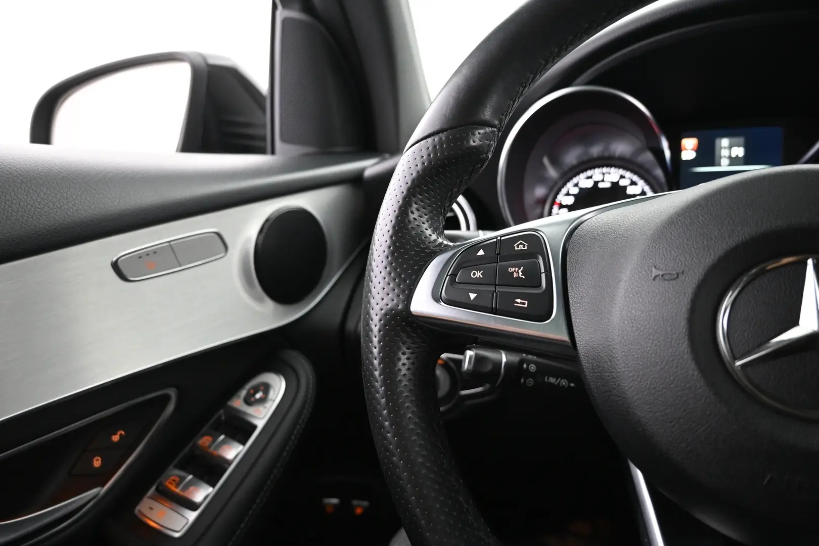 Car Image - cl2Icri9YlUb72I7zpfOd
