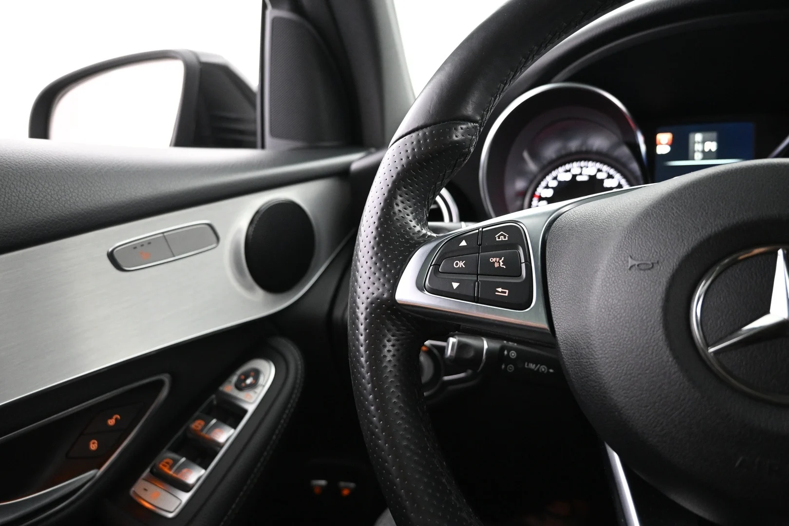 Car Image - cl2Icri9YlUb72I7zpfOd