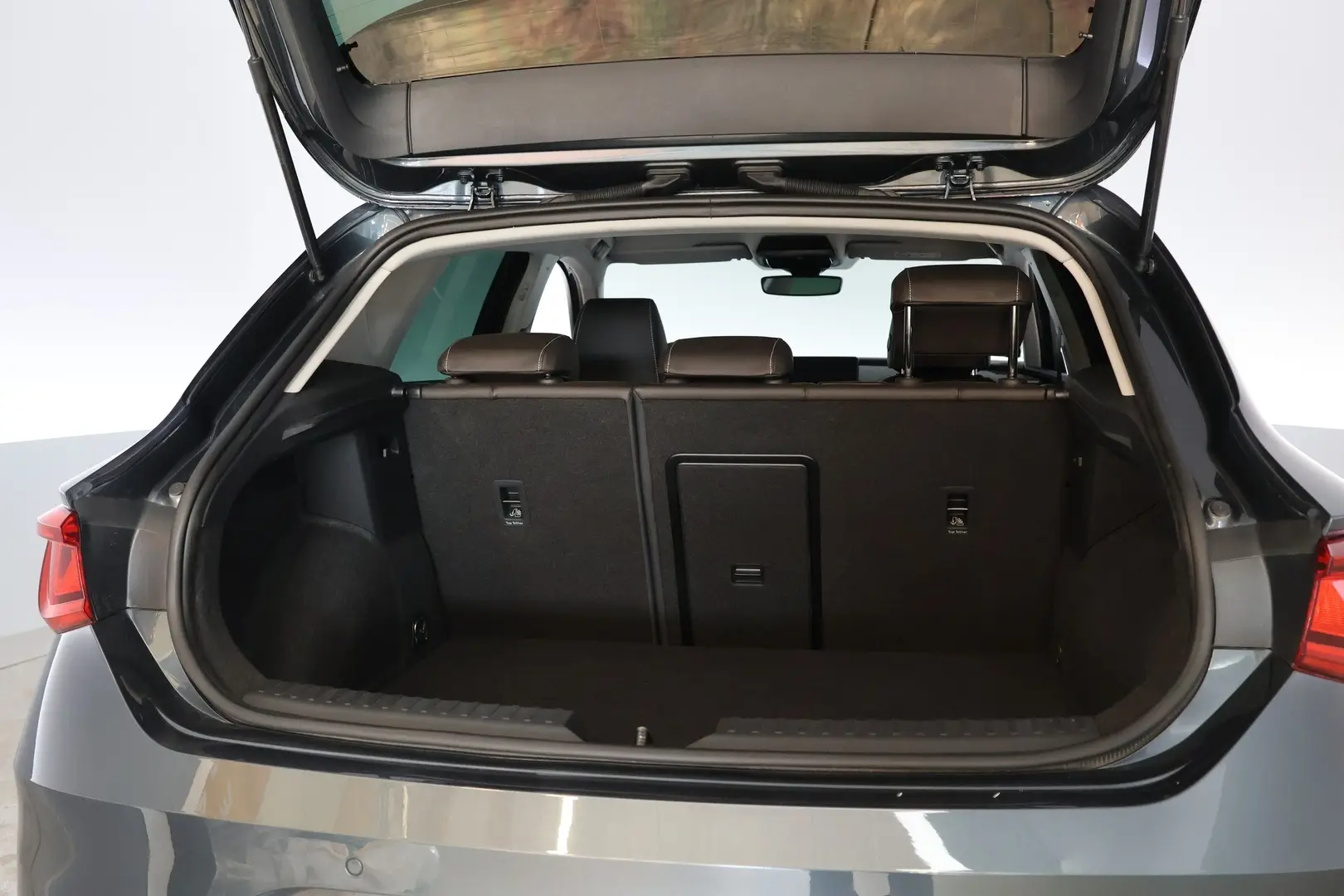 Car Image - IH8V3TXOStIvRNb2Syad6