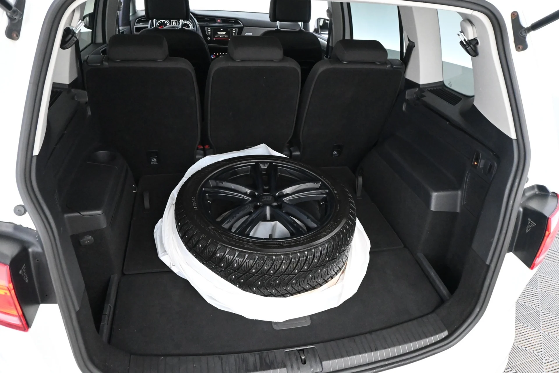 Car Image - 3S74EZqrVX2PuirwHZ92N5