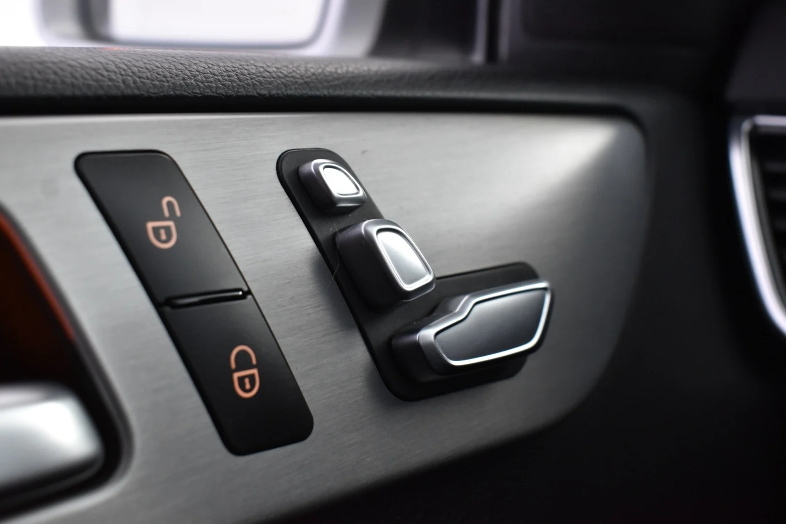 Car Image - 12MWFlTZGWg6YFd8E25s2m