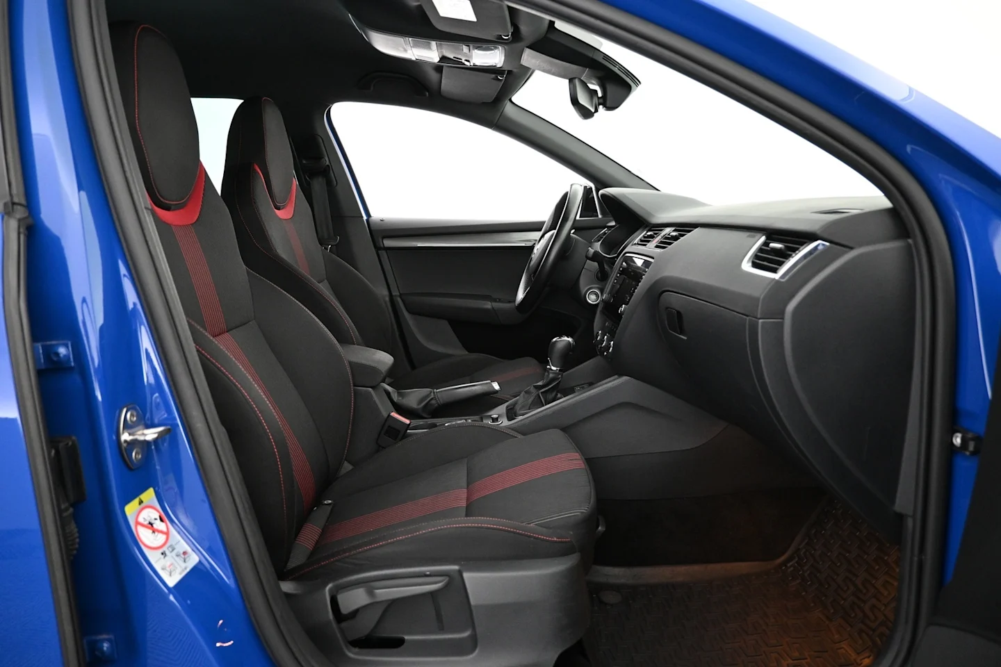 Car Image - 7zBm2LOpgDLq9LVsaGlDQj