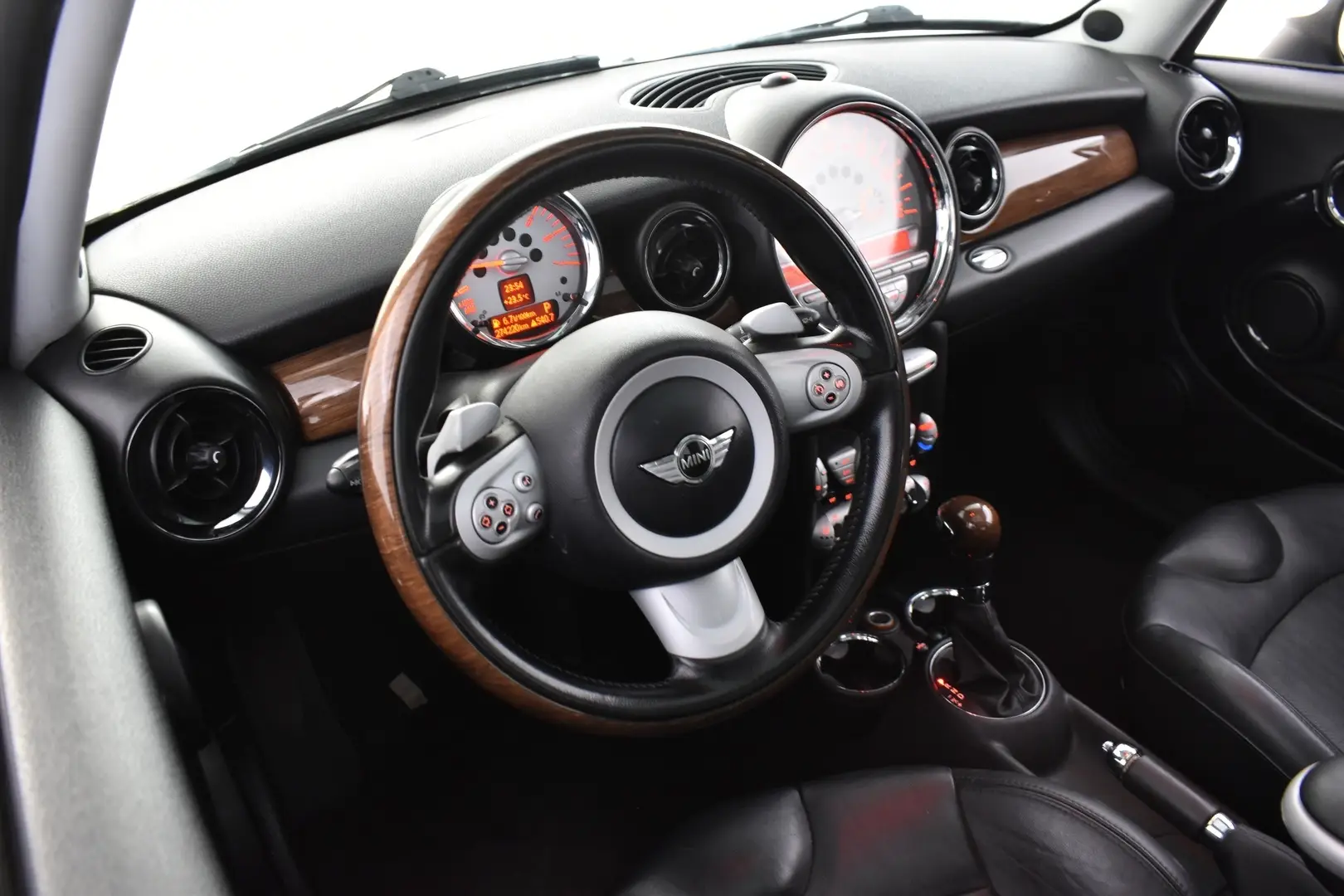 Car Image - 44M3Uwio37nICO6c0tV7Cb