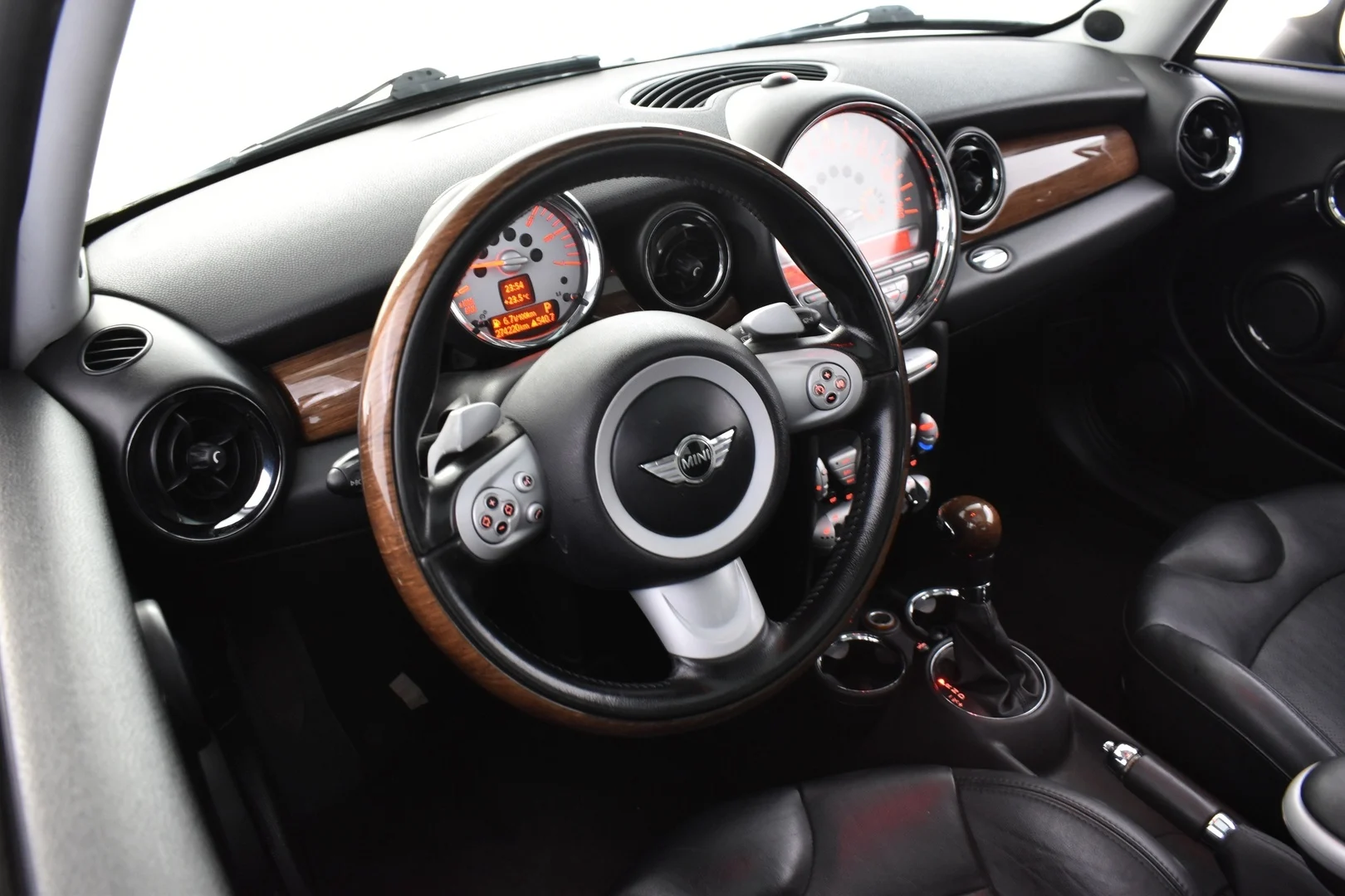 Car Image - 44M3Uwio37nICO6c0tV7Cb