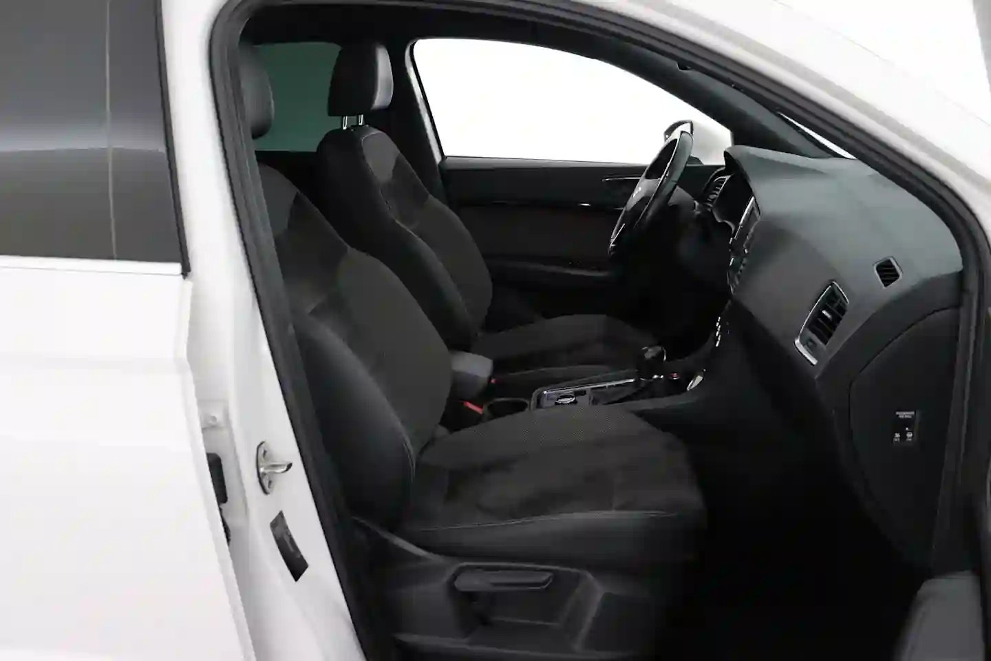 Car Image - 2b2TSoeHZ6GgCx4u3k4nSO