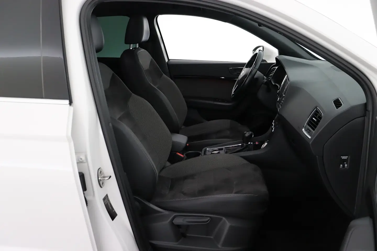 Car Image - 2b2TSoeHZ6GgCx4u3k4nSO