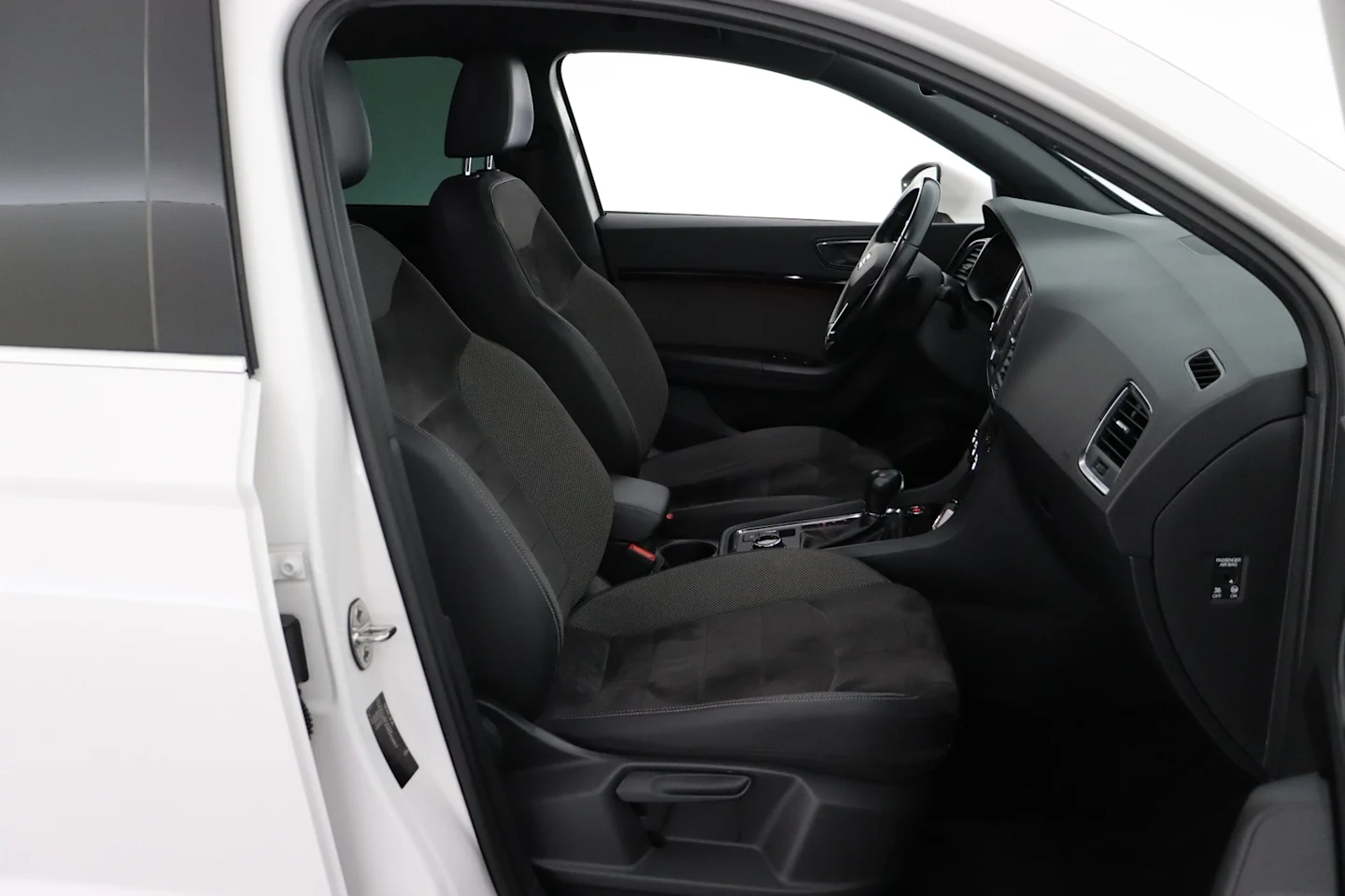 Car Image - 2b2TSoeHZ6GgCx4u3k4nSO