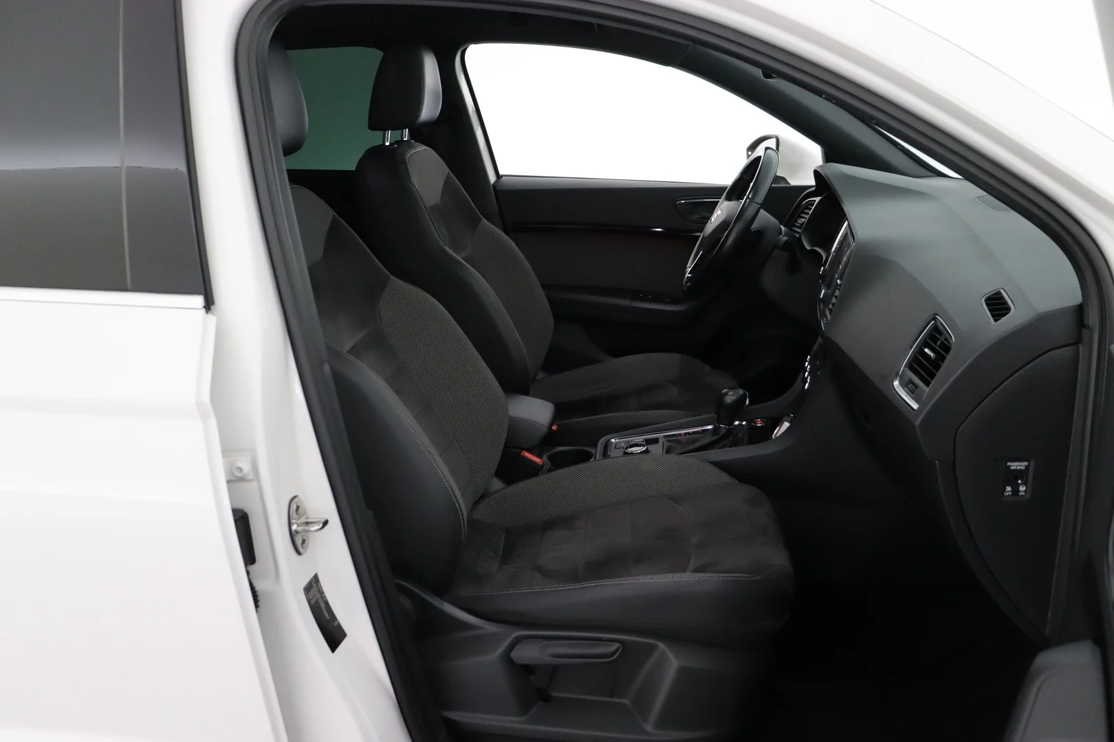 Car Image - 2b2TSoeHZ6GgCx4u3k4nSO