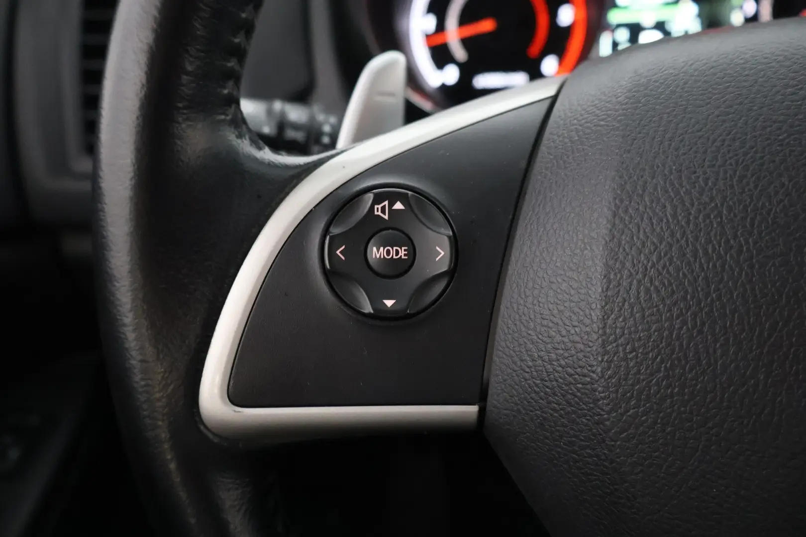Car Image - 7IgLRWKhIoAHe75xqXLhVr