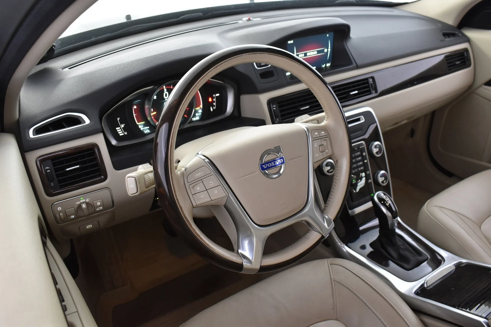 Car Image - 3n47pmr5KSRZSlaonLzfxR