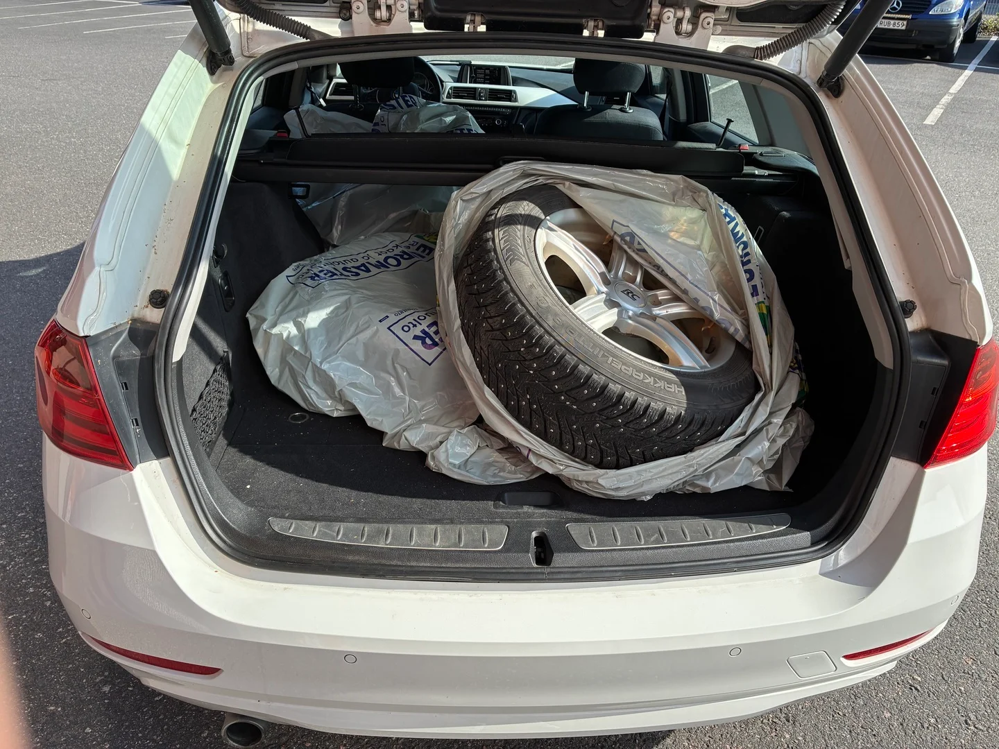Car Image - 3EdbLqtLxgvu2u0iJRw5w7