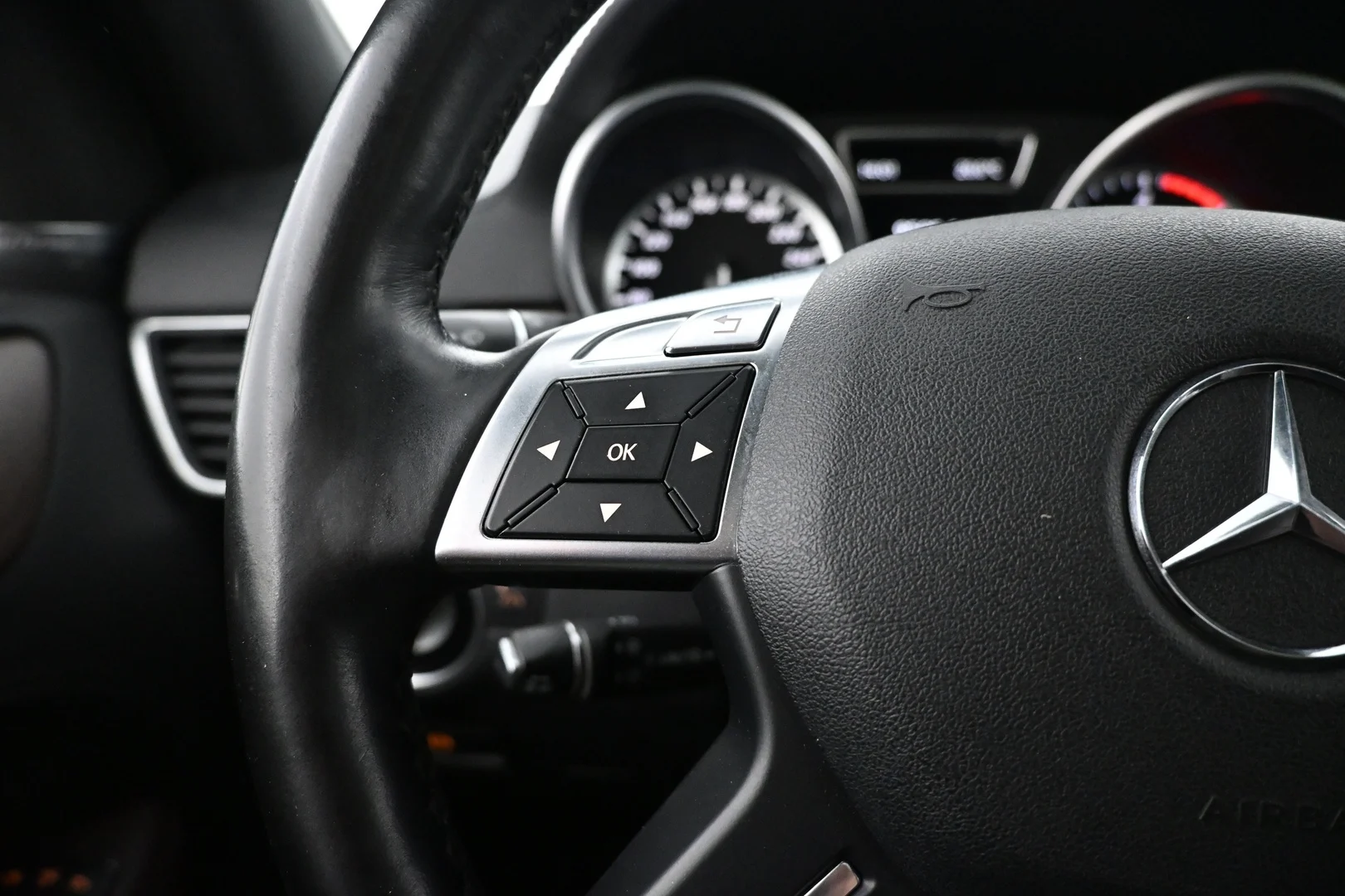 Car Image - 2H32mxr6qkgfHvuxbibUSz