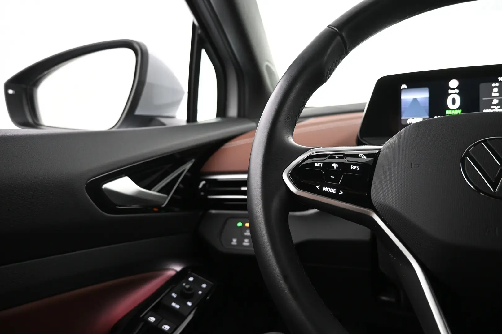 Car Image - QWDZYy56DzqE0Bb83LkPV