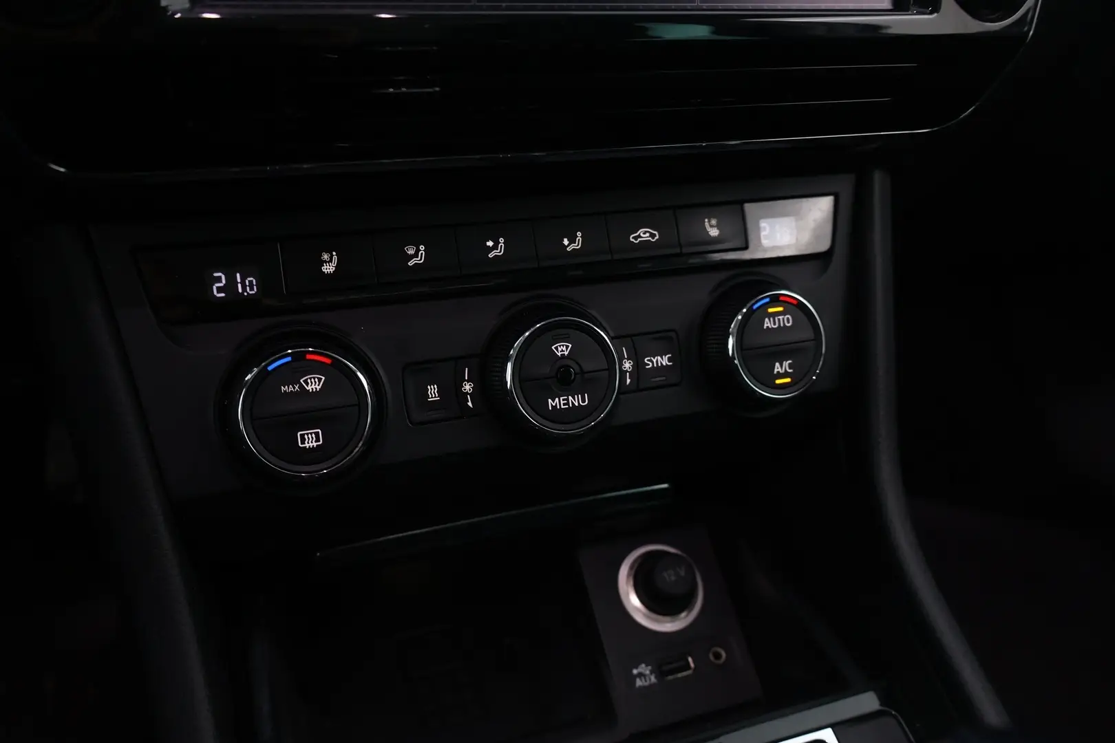 Car Image - 3Xb1gfBH5OfUhDmUNXWZVn
