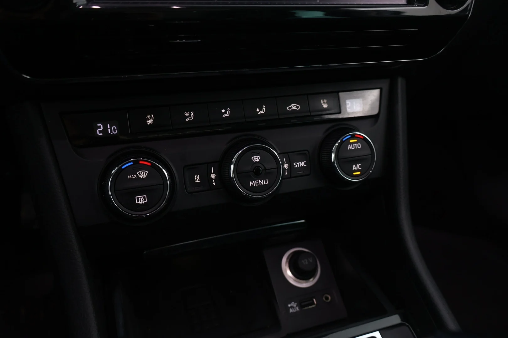 Car Image - 3Xb1gfBH5OfUhDmUNXWZVn