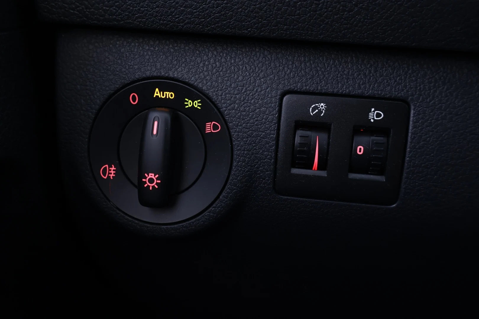 Car Image - 2J6aI0NGNHKULYO73mdVSn
