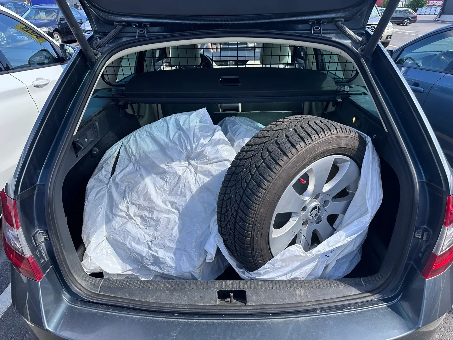 Car Image - 2A6N87Rp9LIGAb9RUVqpZJ