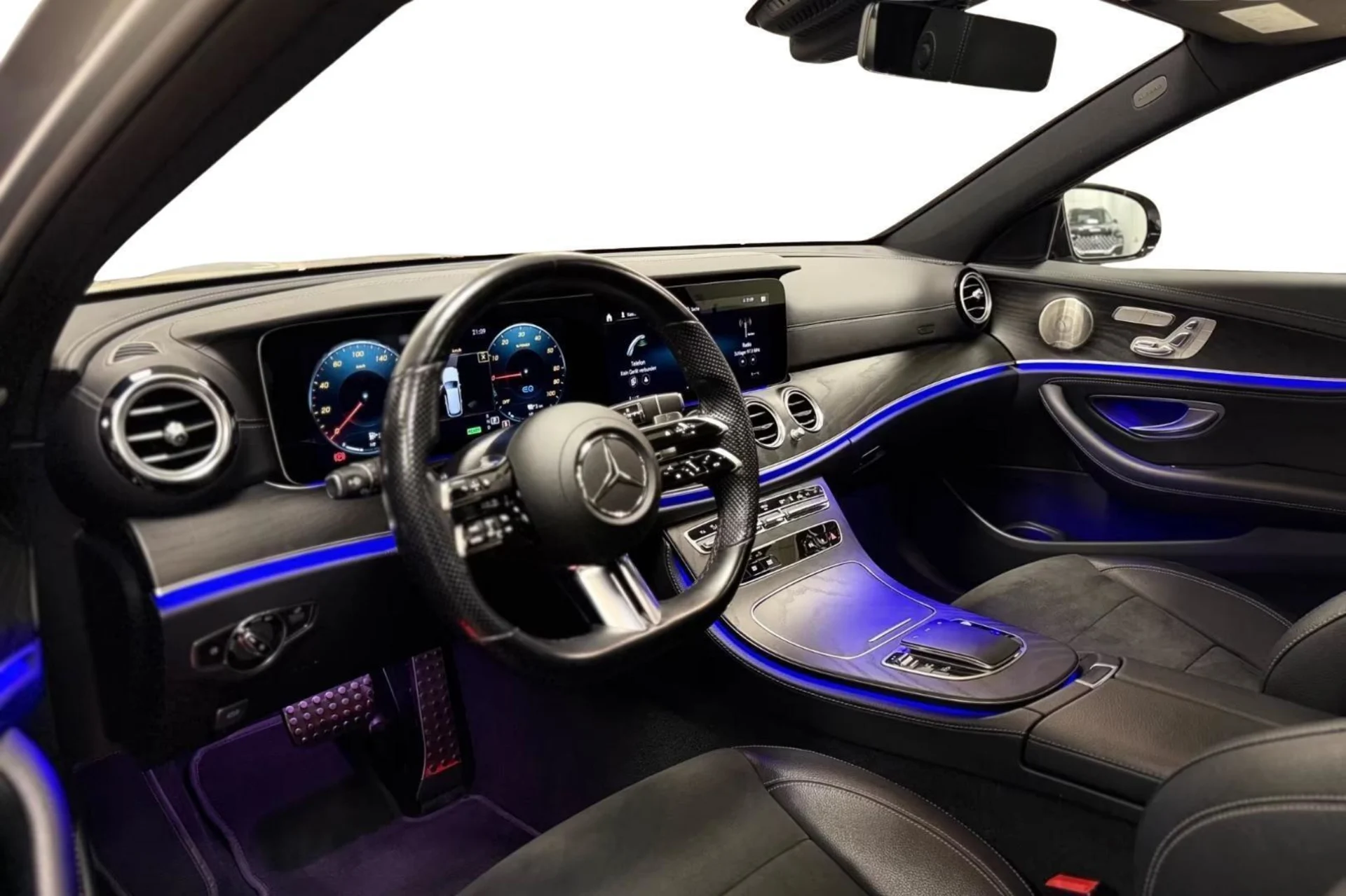 Car Image - 5LBEKWLEMtCfkoAgCuq2Uo