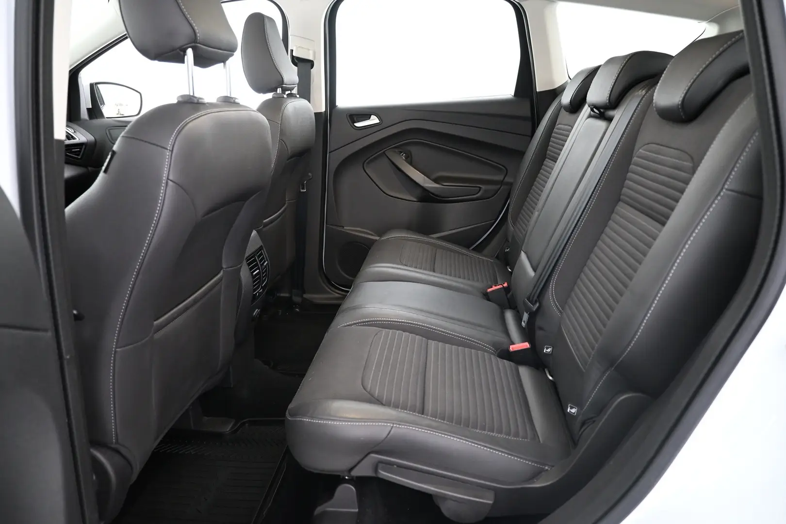 Car Image - 5Gu8b3S4sL6e2YFnUoYWfi