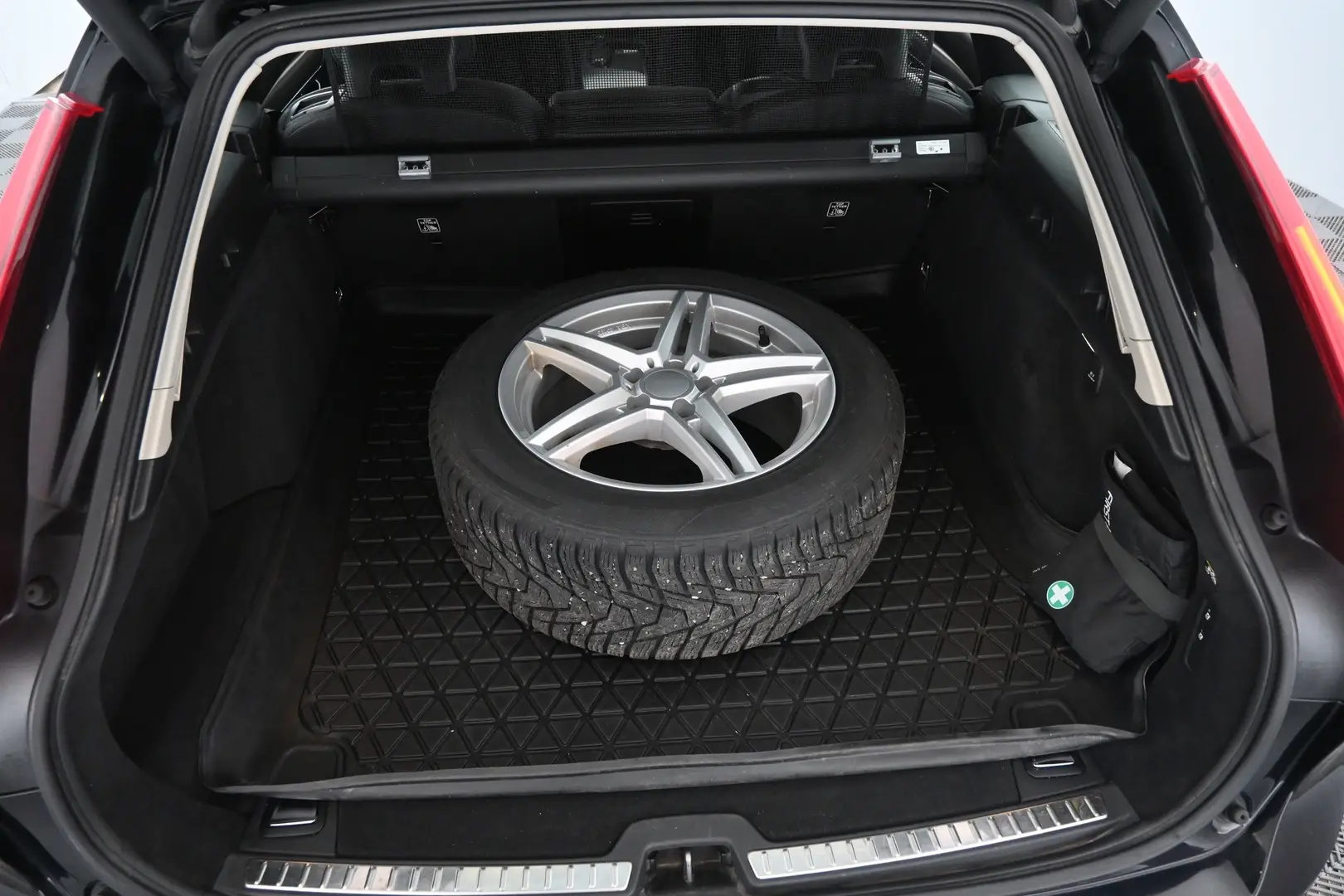 Car Image - 1GhW3ckCoL7Zix7tGcgBsE