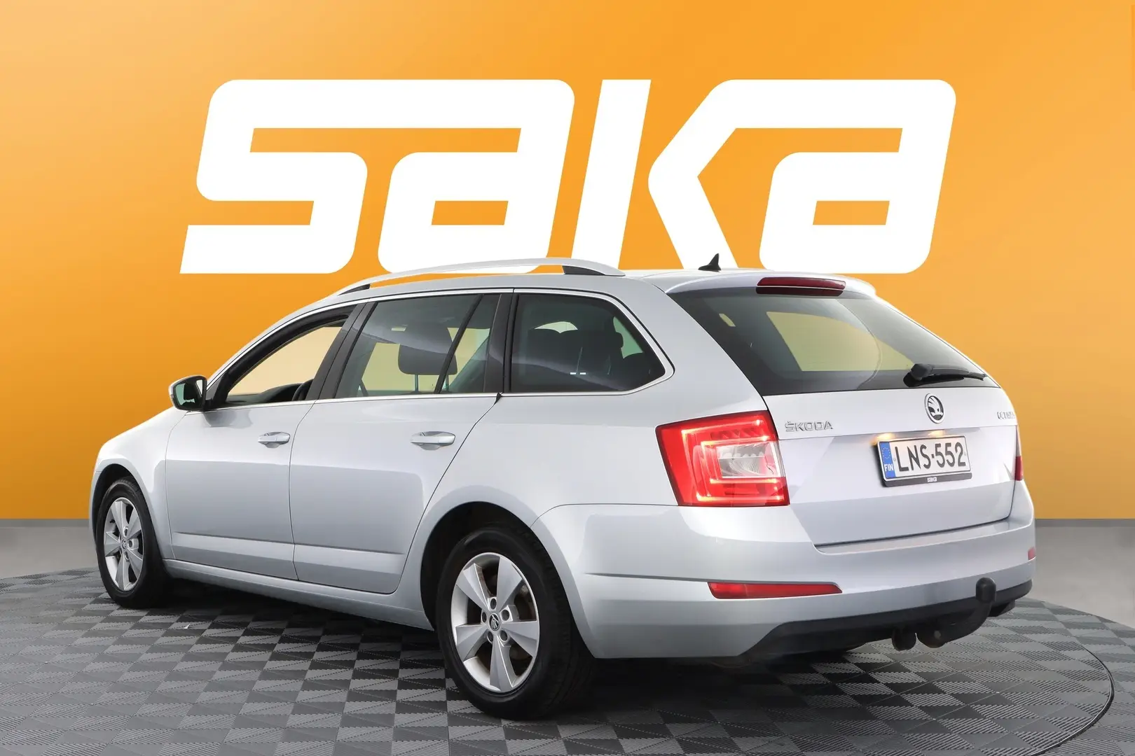 Car Image - 60JczBX9tAaHXWvP8947G3