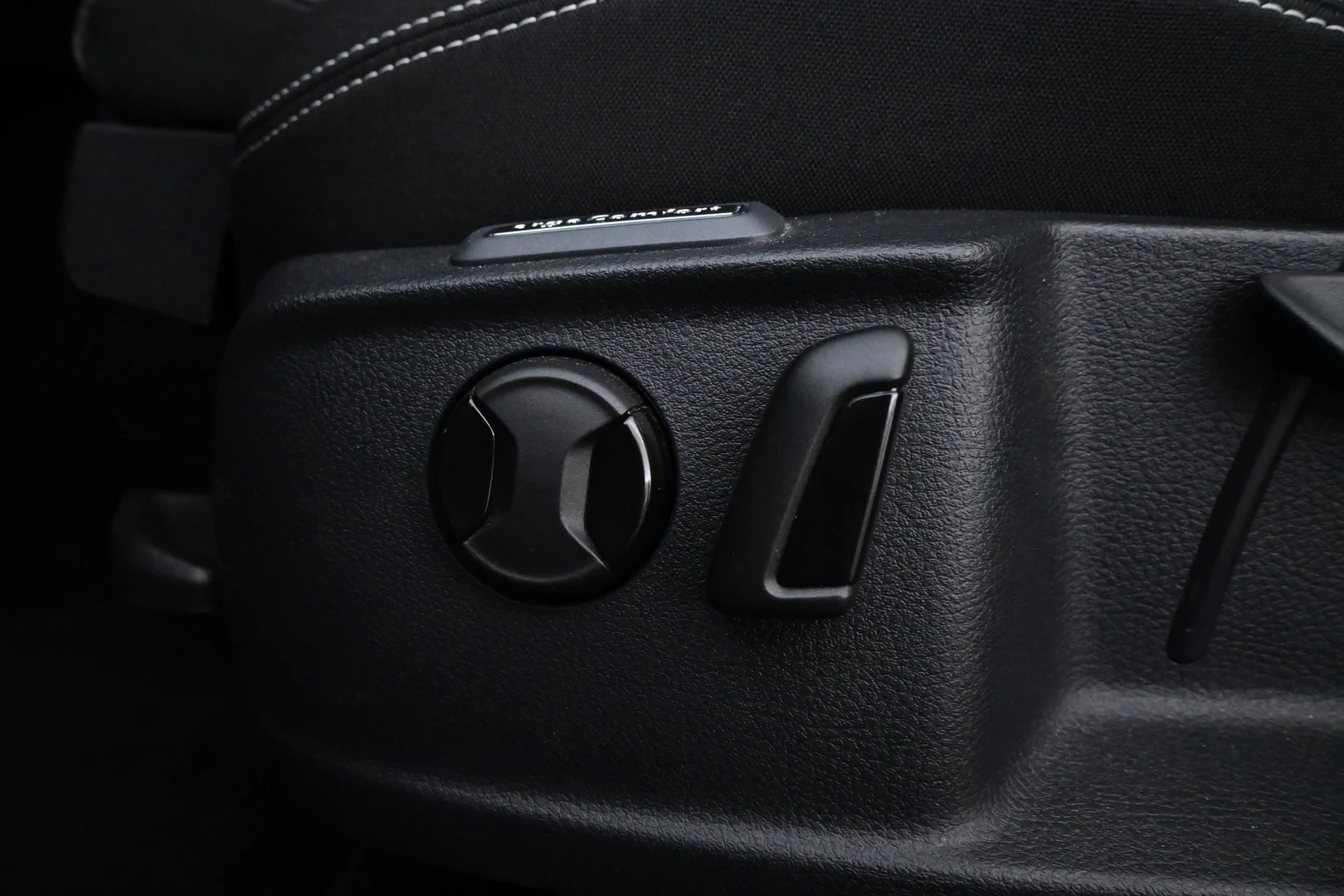 Car Image - NE2QGmWpa3dbhnJ52Z9YL