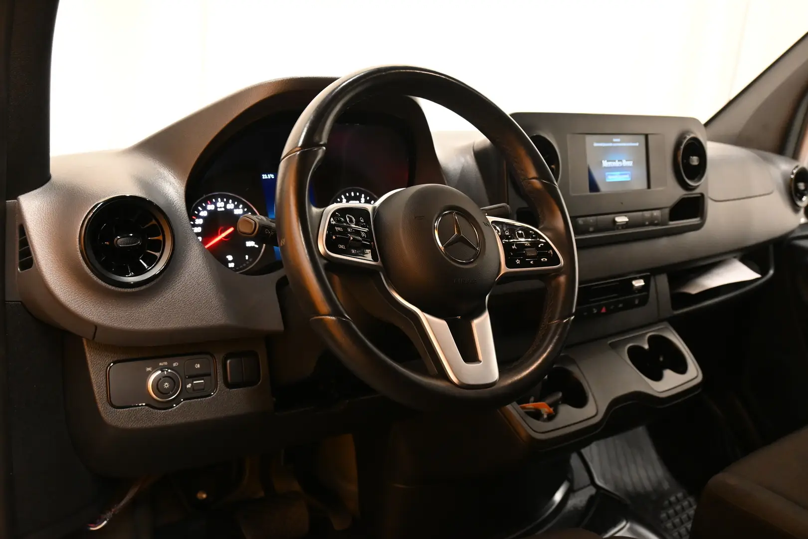 Car Image - 619X77E2DHYuaZOPwOVcUc