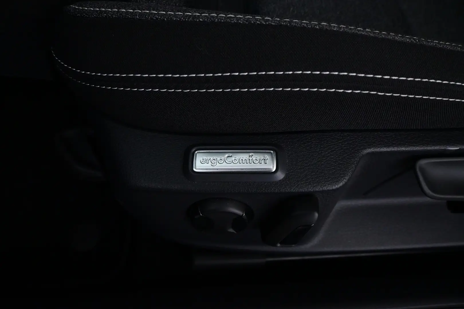 Car Image - NE2QGmWpa3dbhnJ52Z9YL