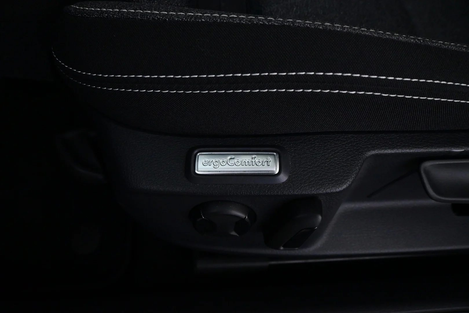 Car Image - NE2QGmWpa3dbhnJ52Z9YL
