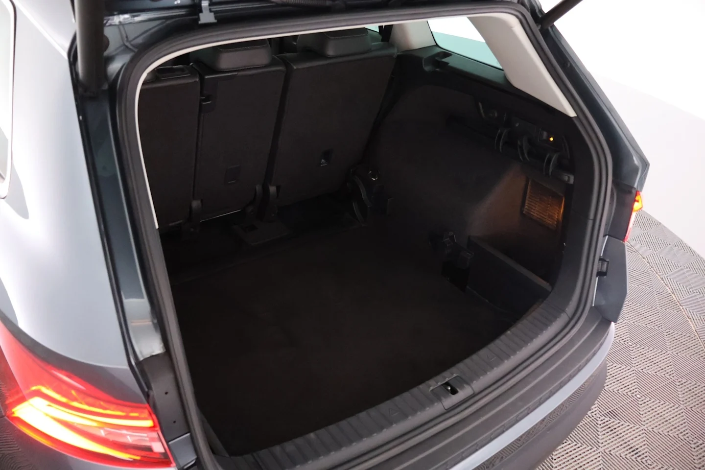 Car Image - 5W27lvXRXjQACUJ2dayCZp