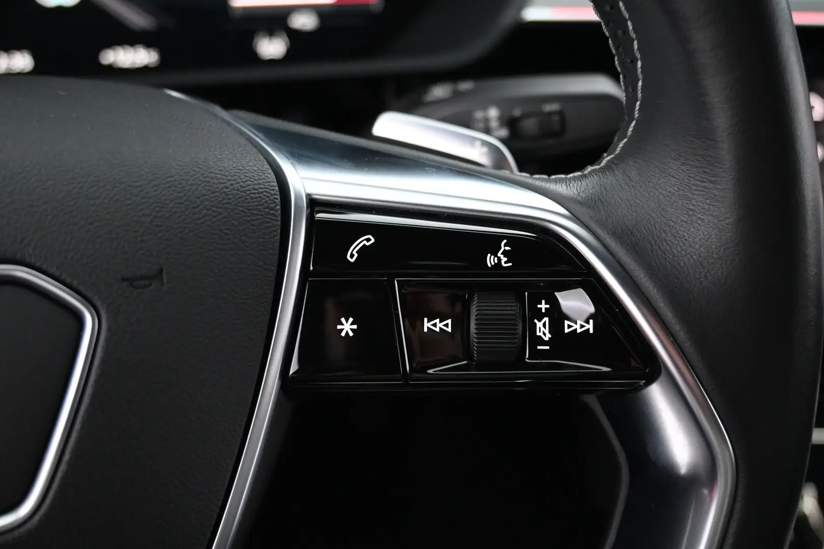 Car Image - 6E8VGmBzF9pgoyVEpYvRcu