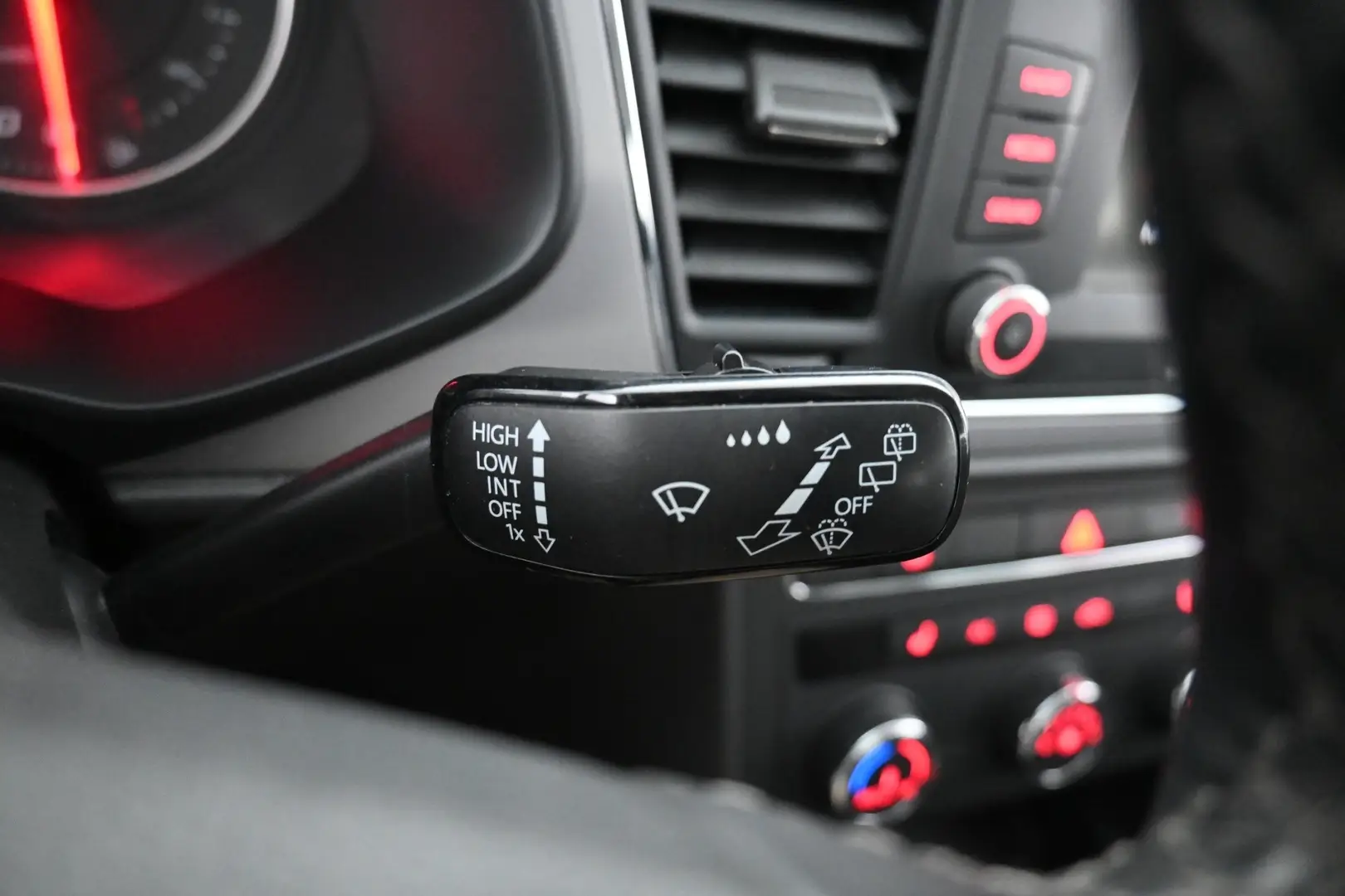 Car Image - 3LmXBJKVWY0RMYwIldJ1TZ