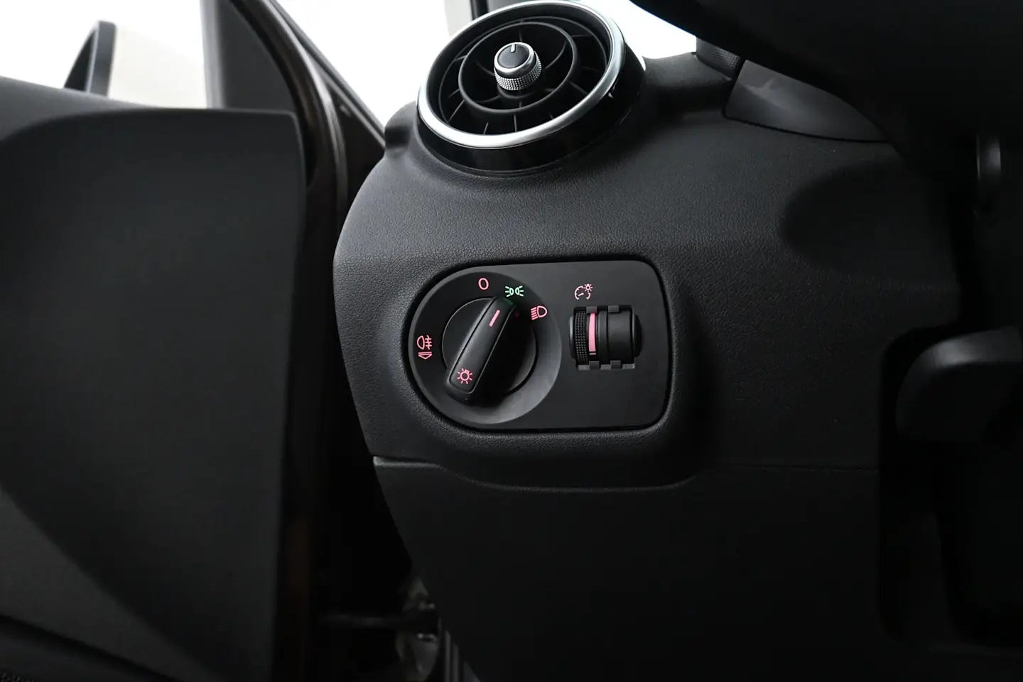 Car Image - 5rCnxZ57LzLztgYdjrxjU6