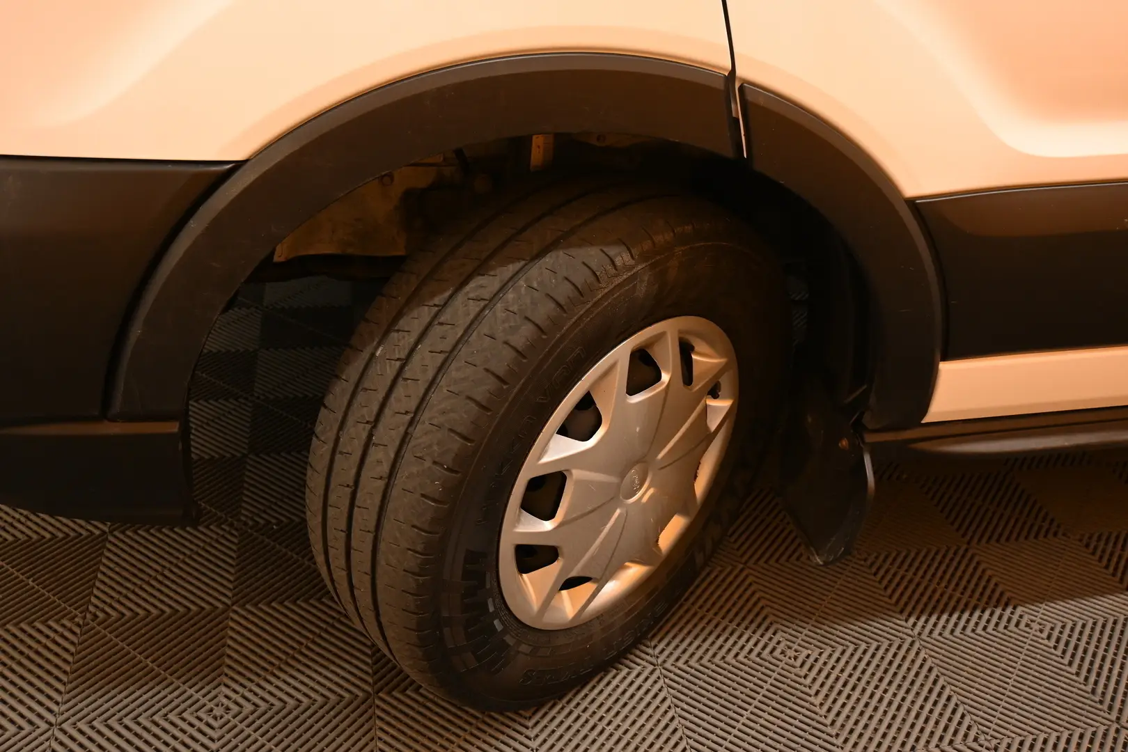 Car Image - 2yRXuLFE3yGqgjRNBeX9ny