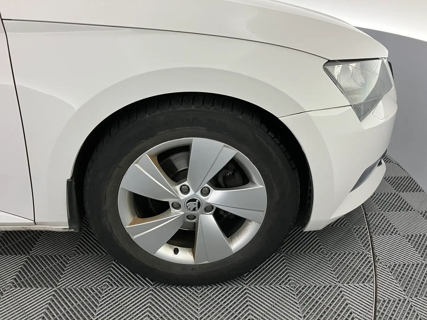 Car Image - 1GYt8zCfA90vLSVuf6sAfk